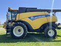 2012 New Holland CR8090 Combine