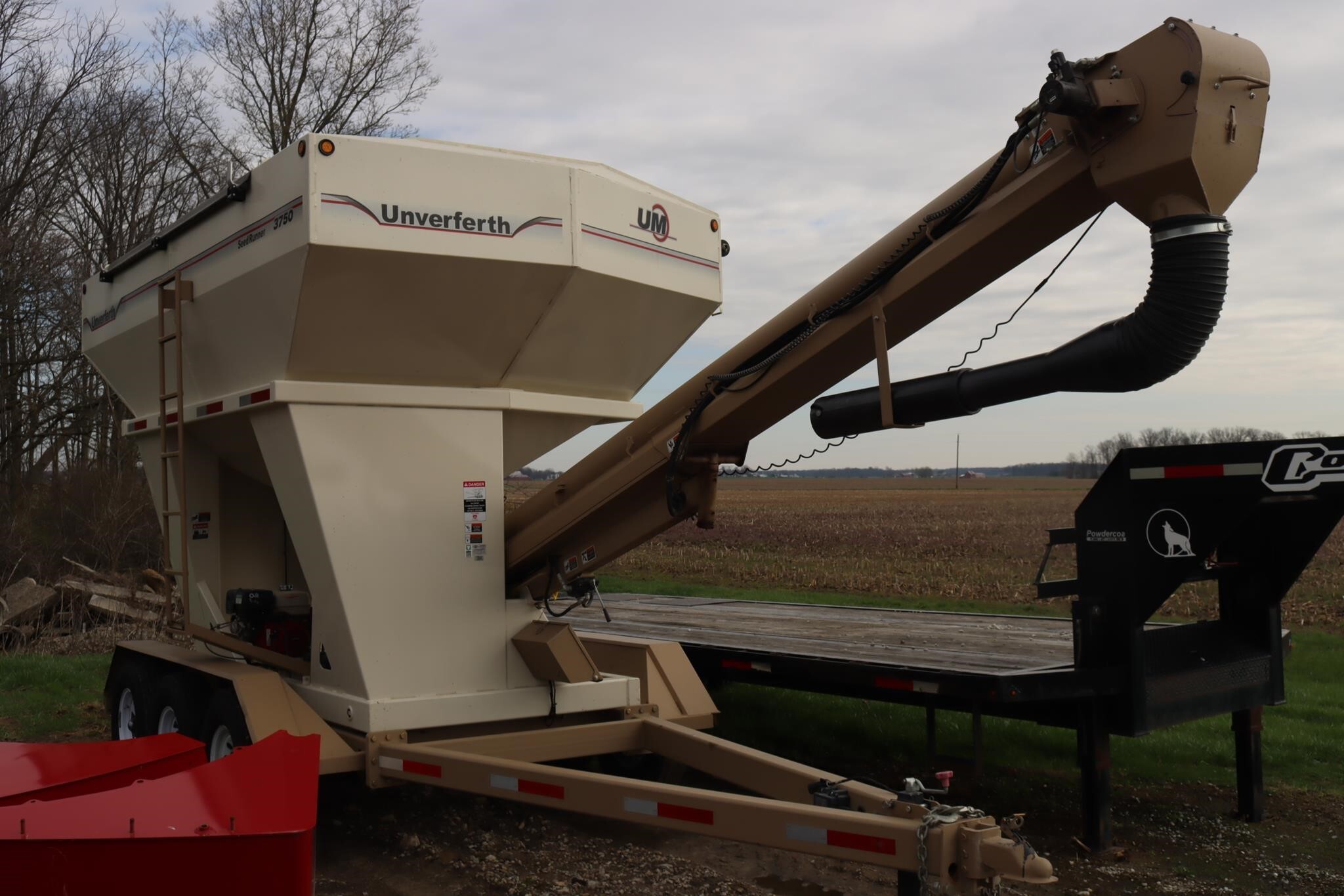 2011 Unverferth 3750 Seed Tender