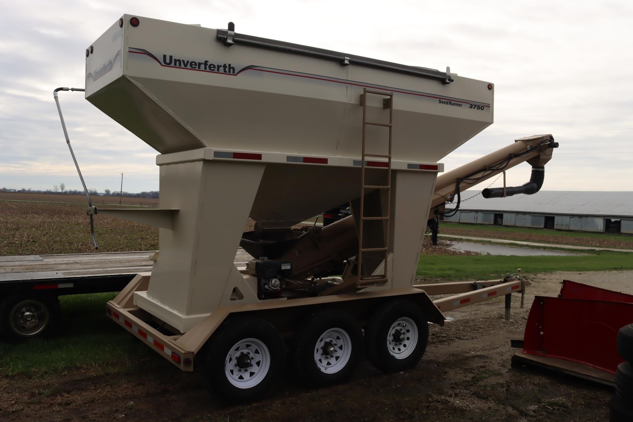 2011 Unverferth 3750 Seed Tender