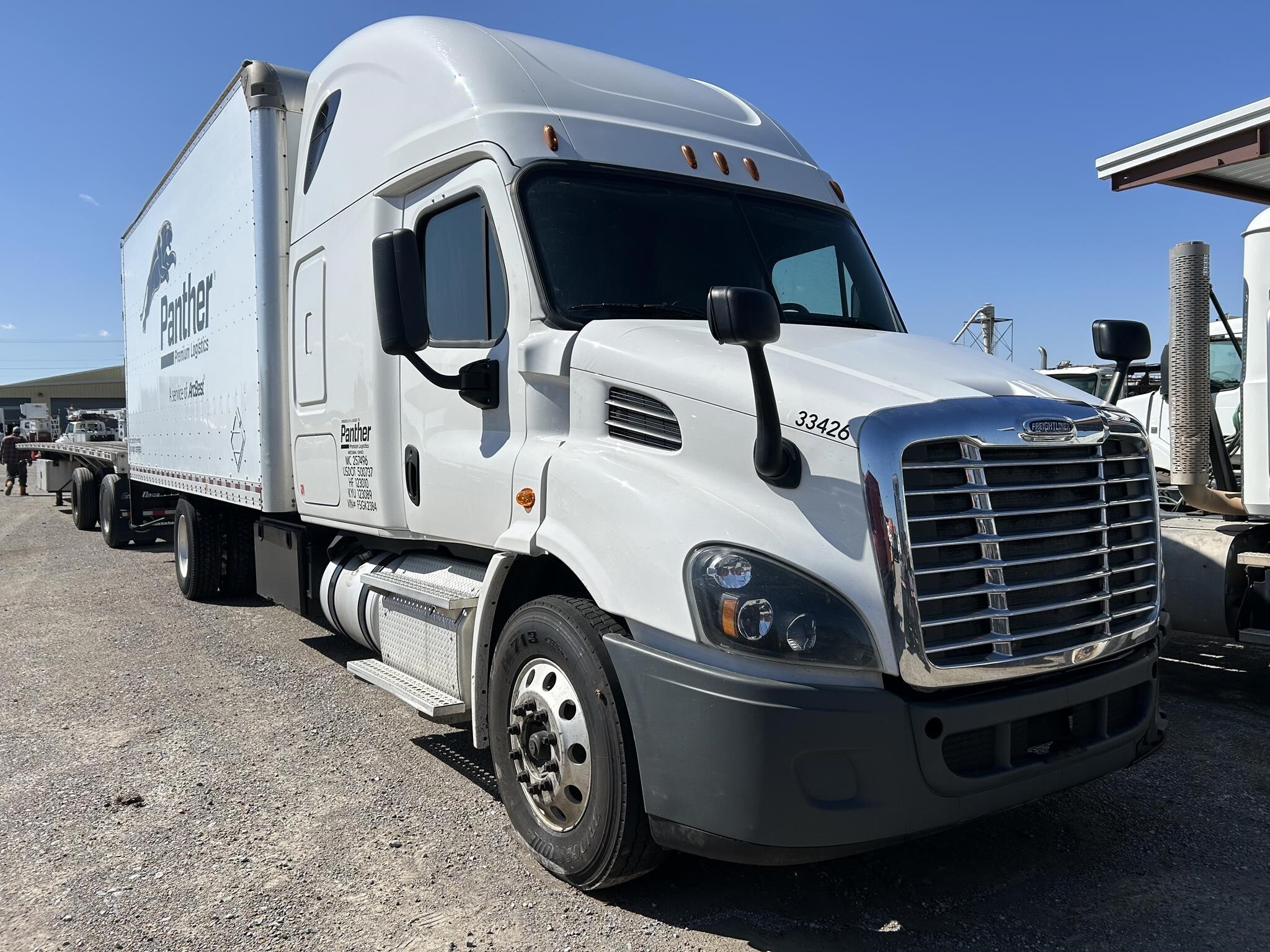 2015 Freightliner Cascadia 125 Semi Trucks/Trailer