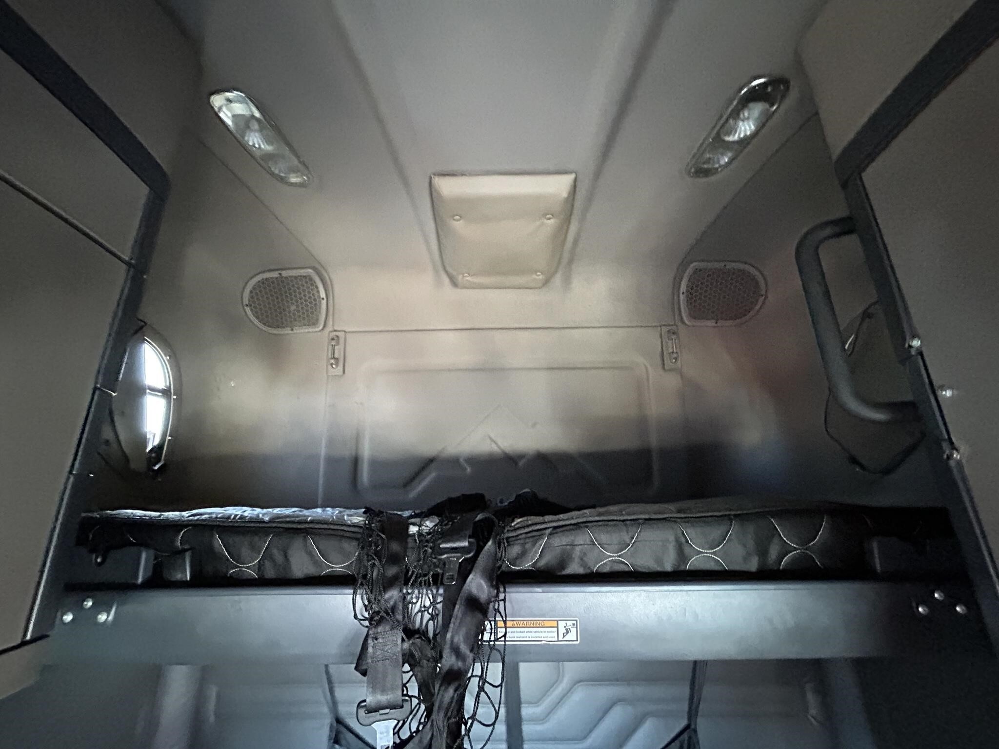 2015 Freightliner Cascadia 125 Semi Trucks/Trailer