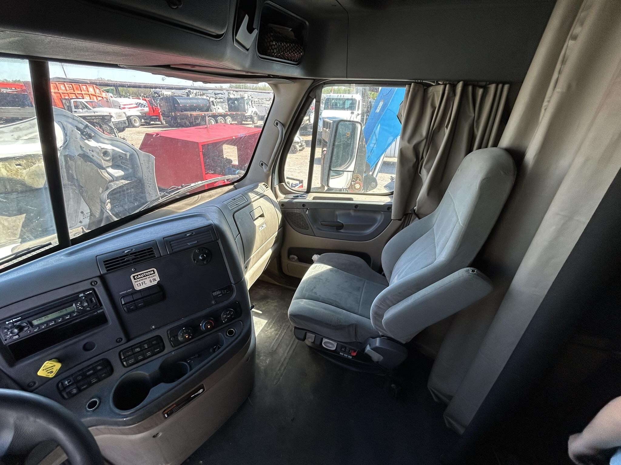 2015 Freightliner Cascadia 125 Semi Trucks/Trailer