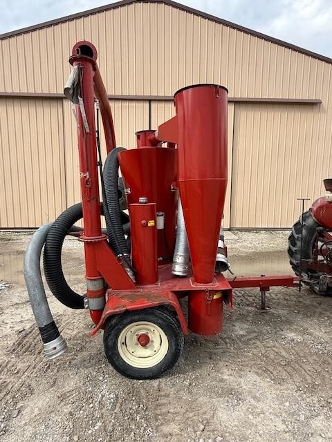  Farm King 6640 Grain Vac