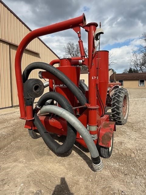  Farm King 6640 Grain Vac