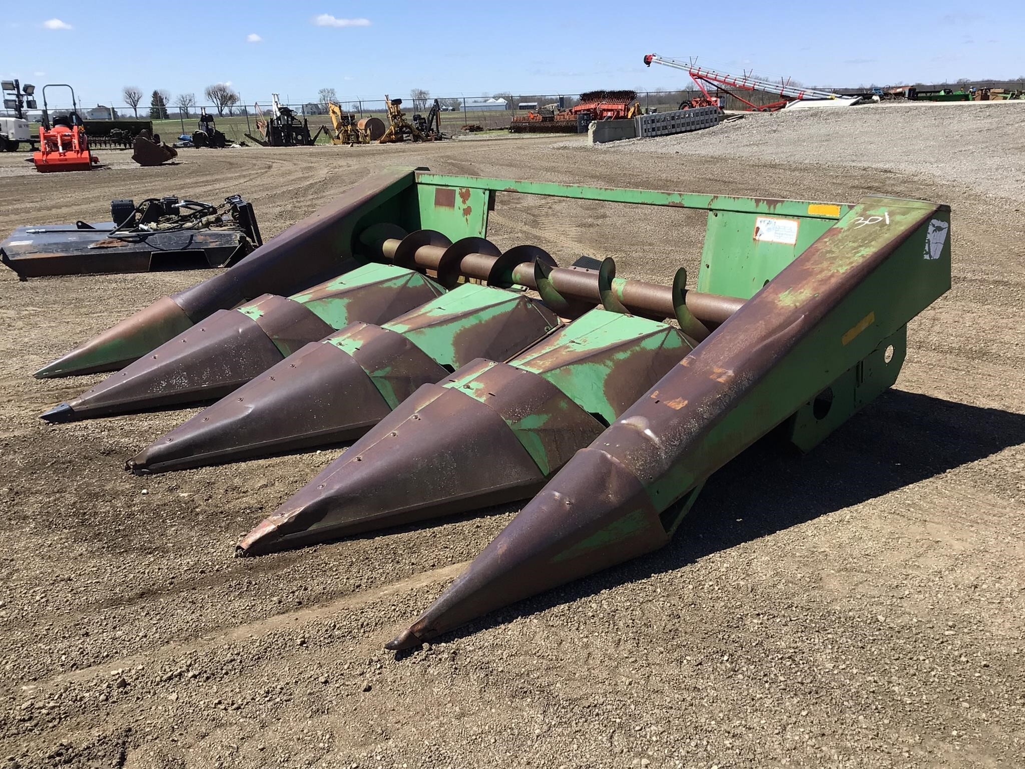  John Deere 444 Corn Head