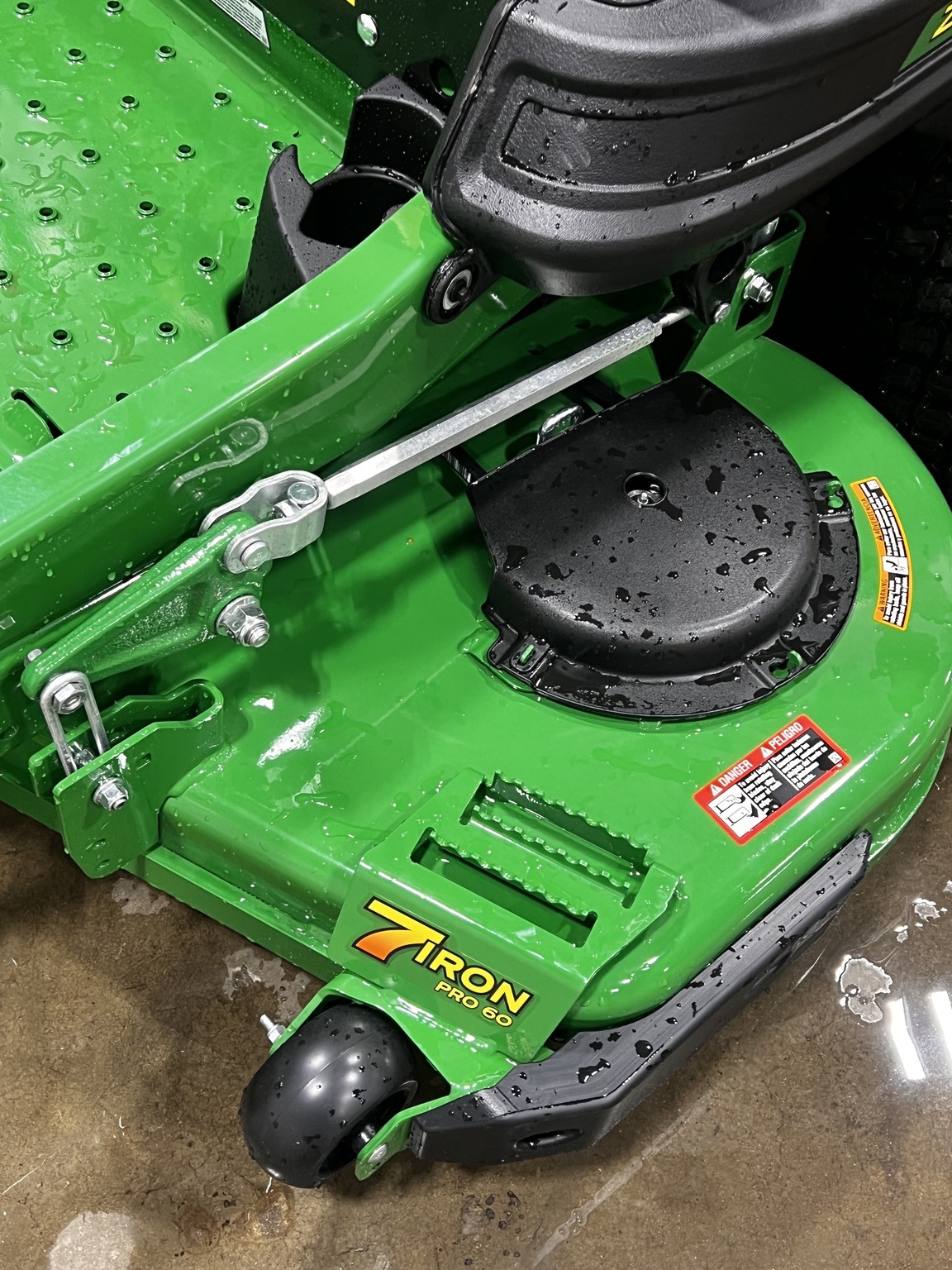 2025 John Deere Z950M Lawn Mower