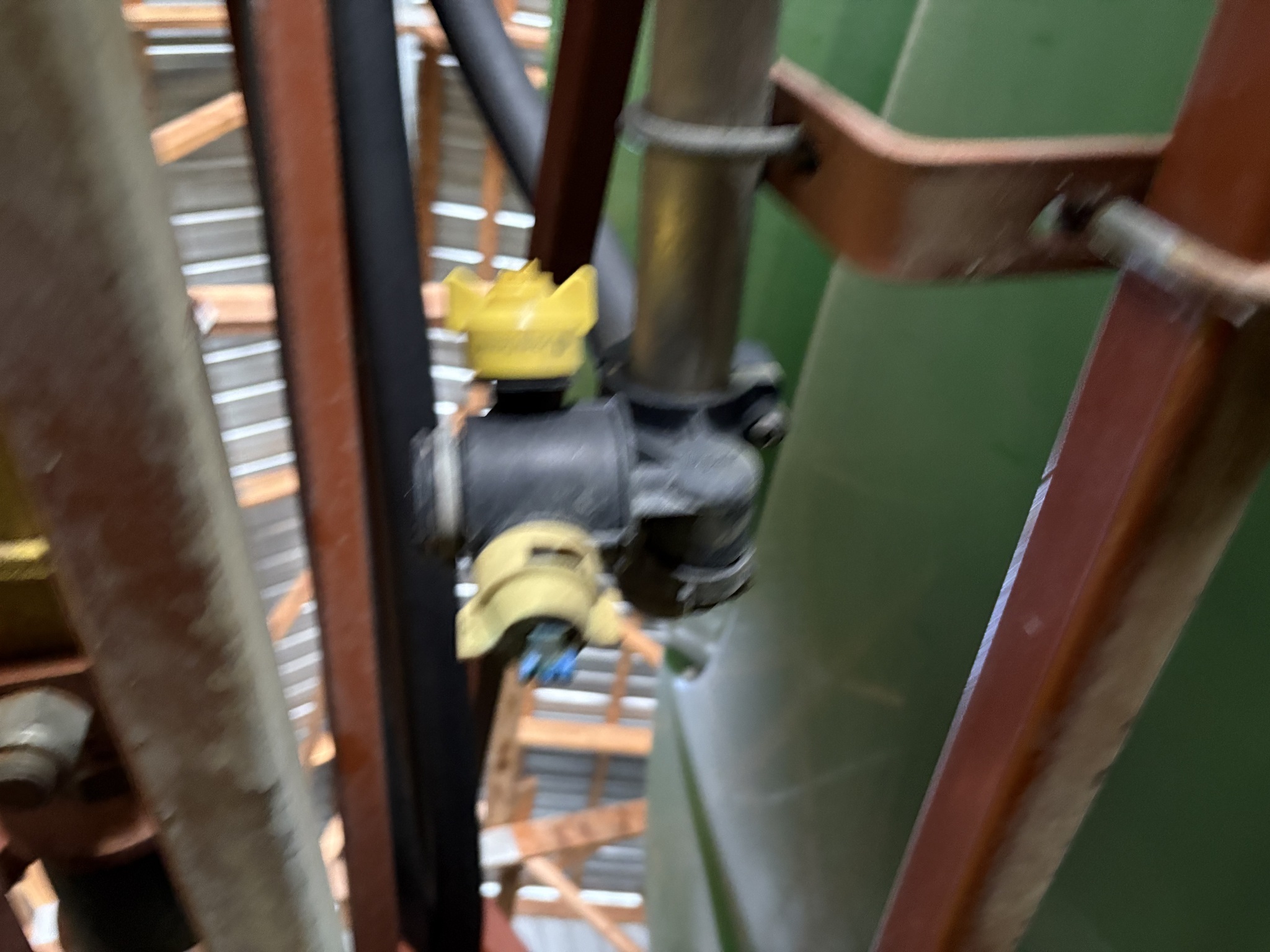 2011 H & S 132 Pull-Type Sprayer