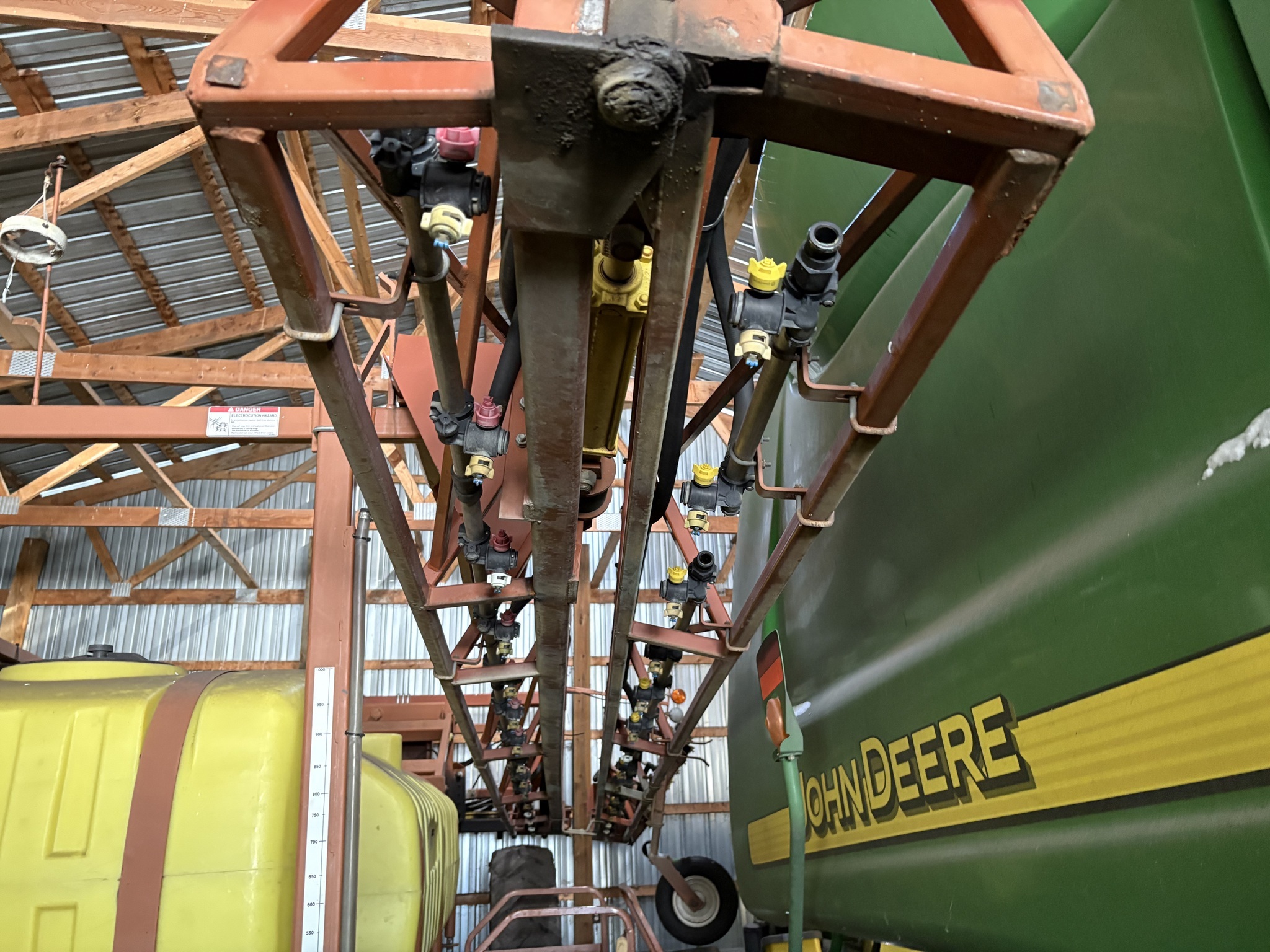 2011 H & S 132 Pull-Type Sprayer