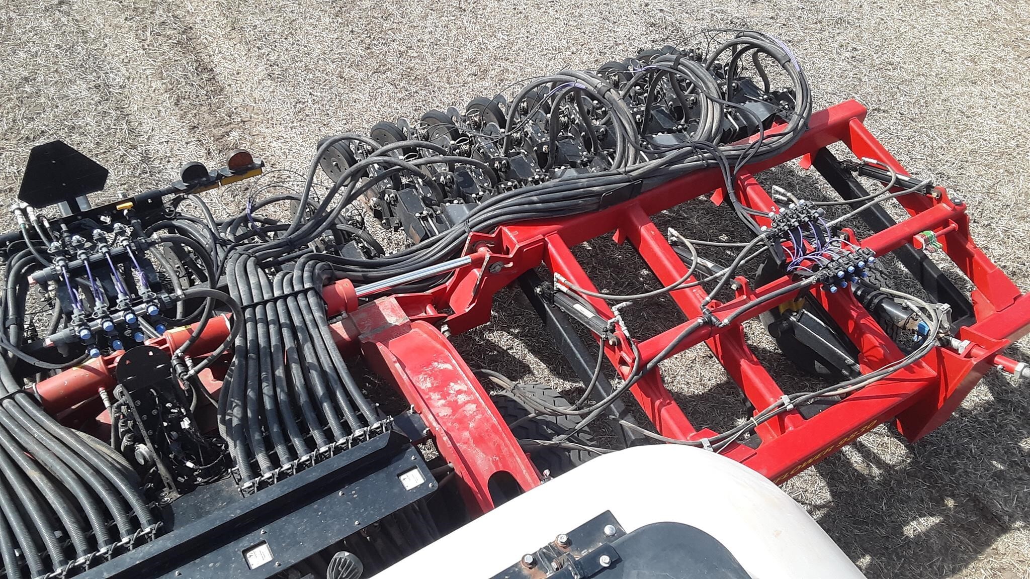 2016 Sunflower 9830NT Air Seeder