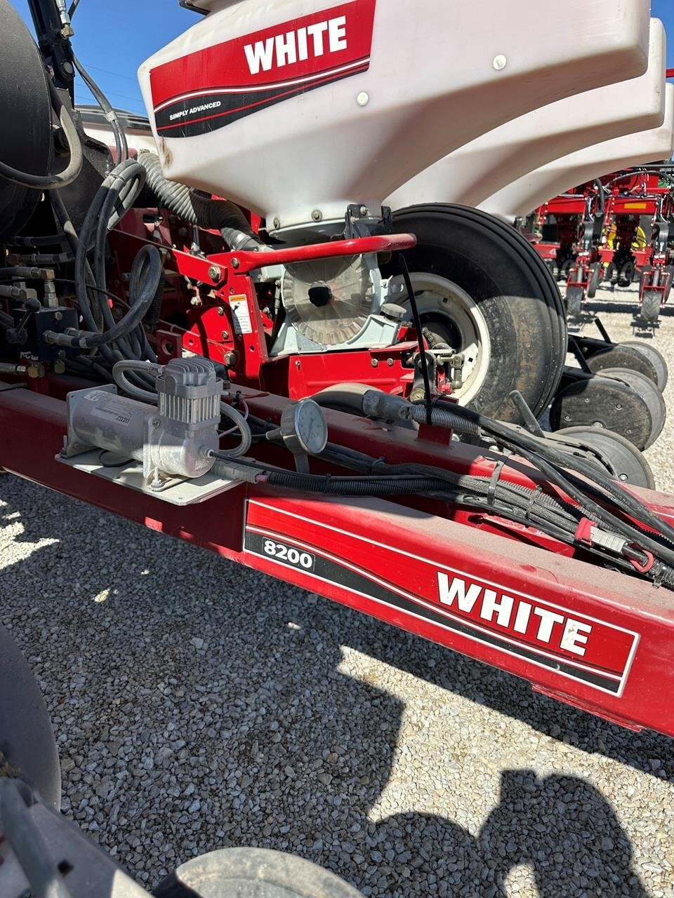 2004 White 8222 Planter