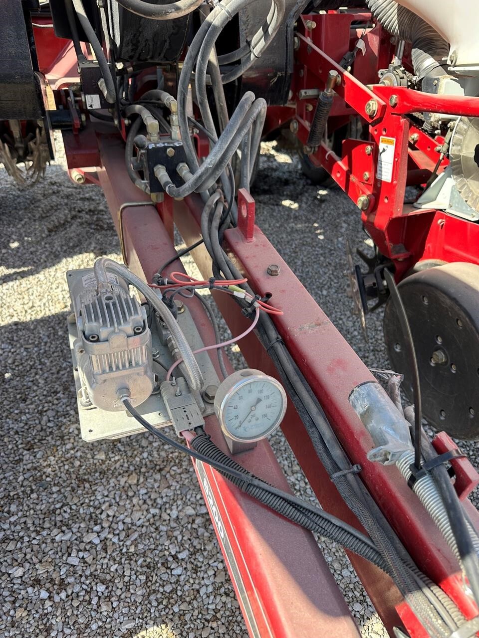 2004 White 8222 Planter