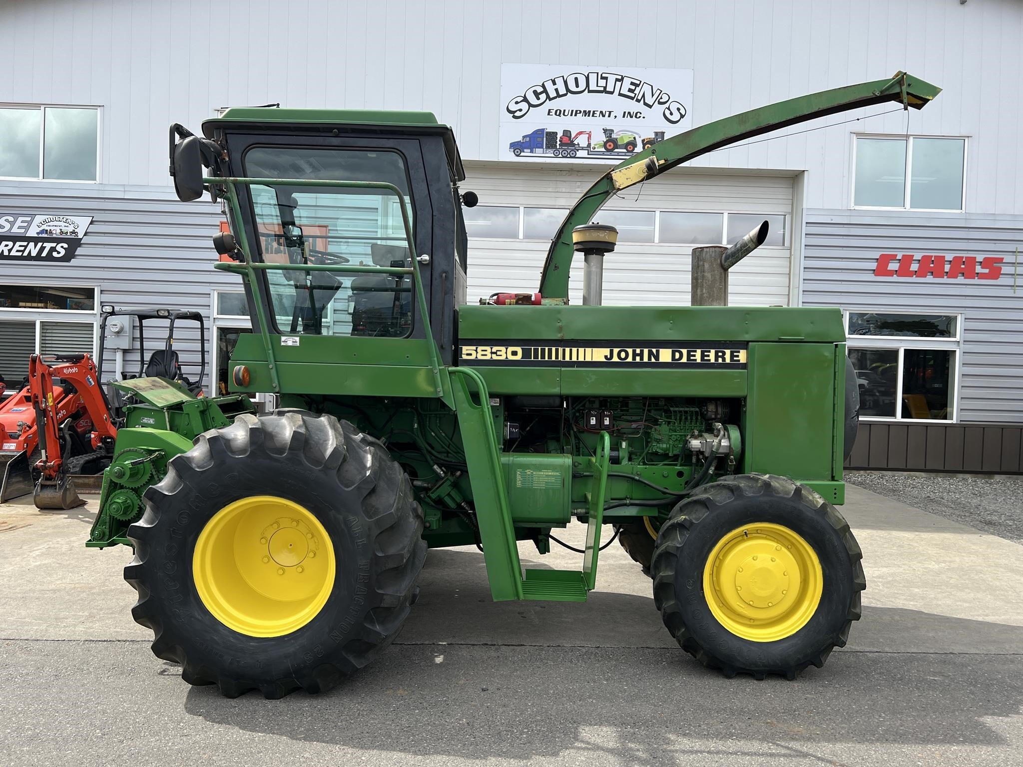 1990 John Deere 5830 Self-Propelled Forage Harvester