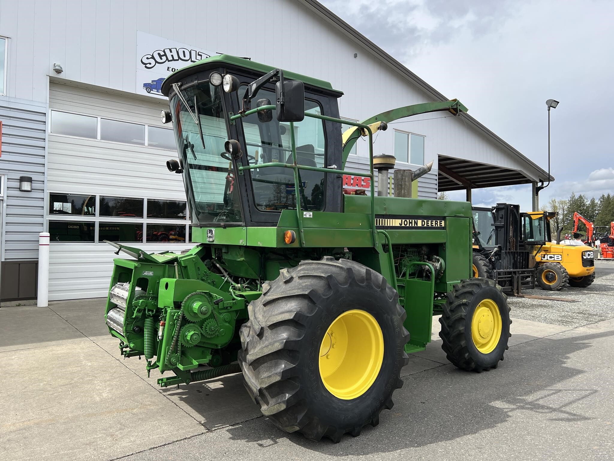 1990 John Deere 5830 Self-Propelled Forage Harvester