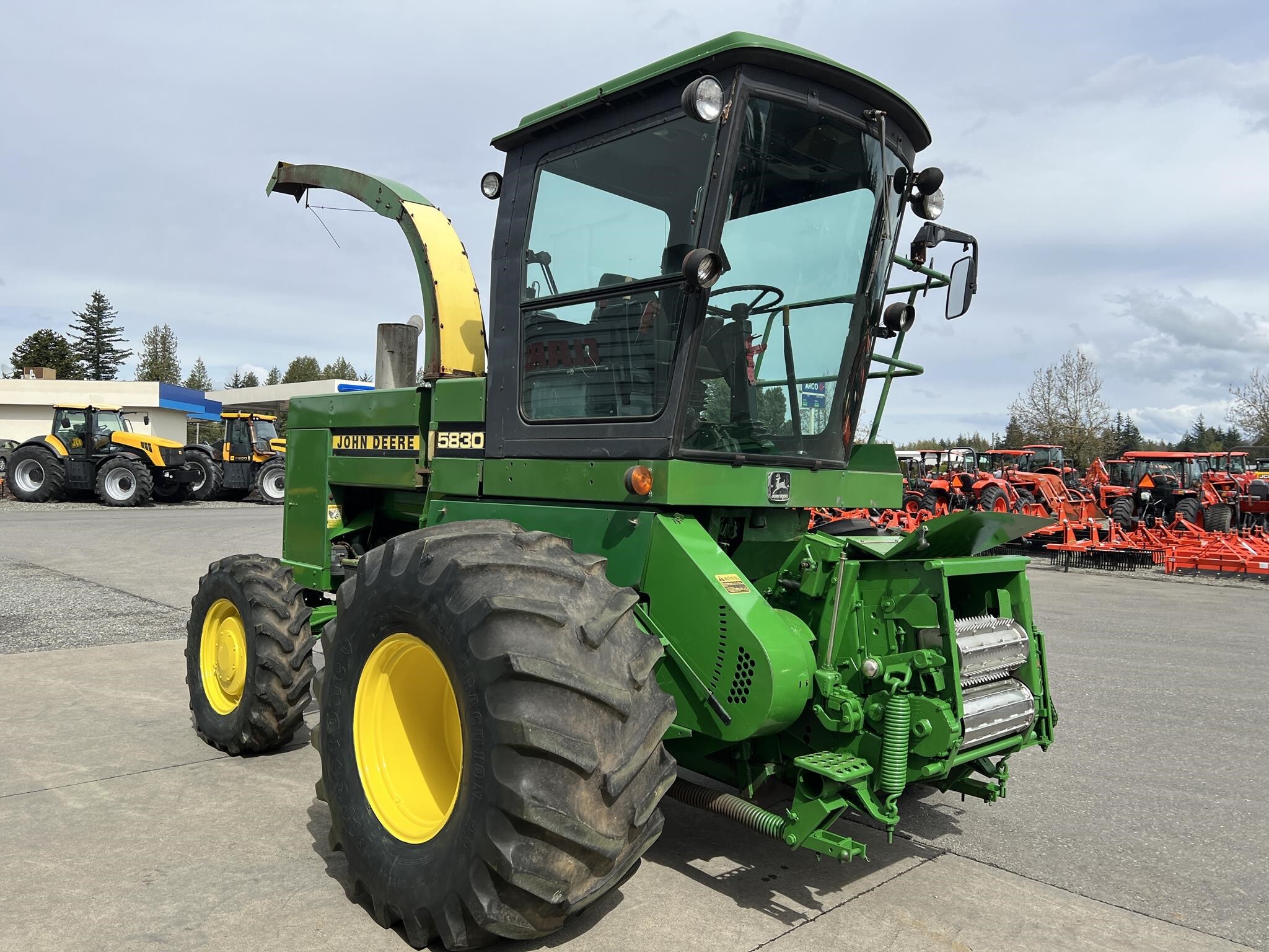 1990 John Deere 5830 Self-Propelled Forage Harvester