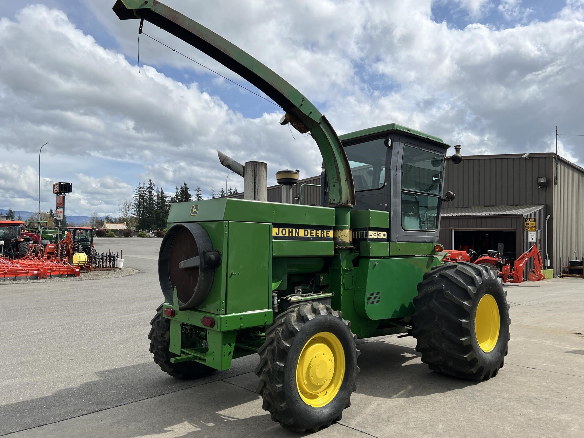 1990 John Deere 5830 Self-Propelled Forage Harvester