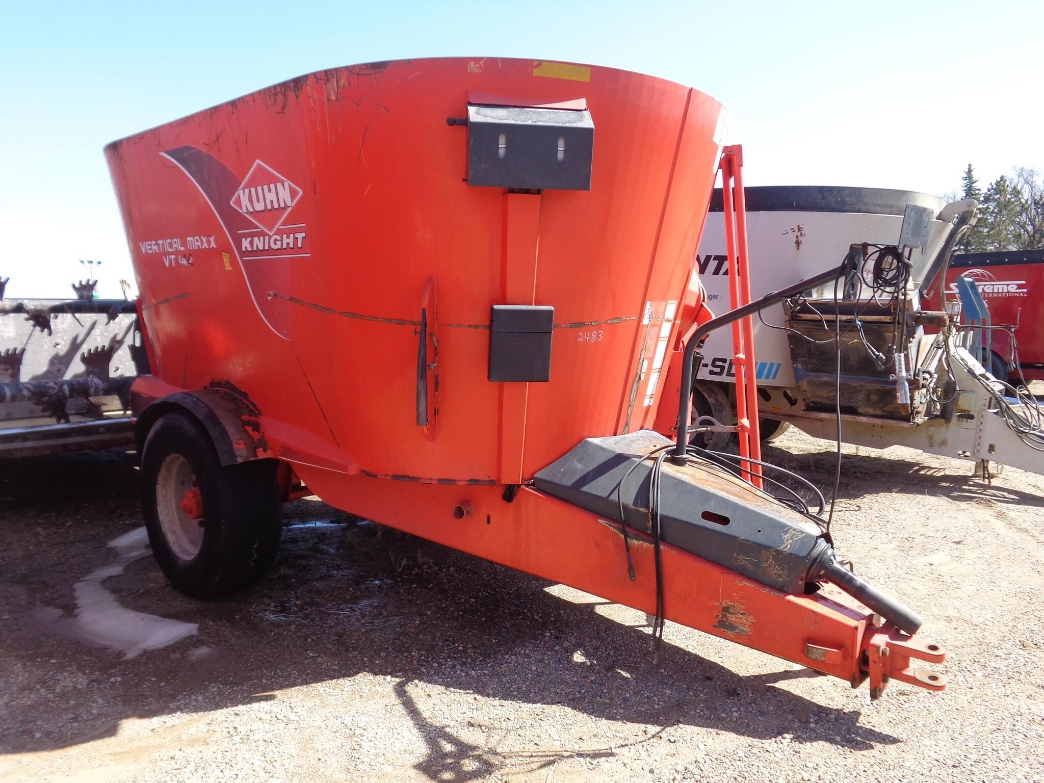  Kuhn Knight VT144 Grinders and Mixer