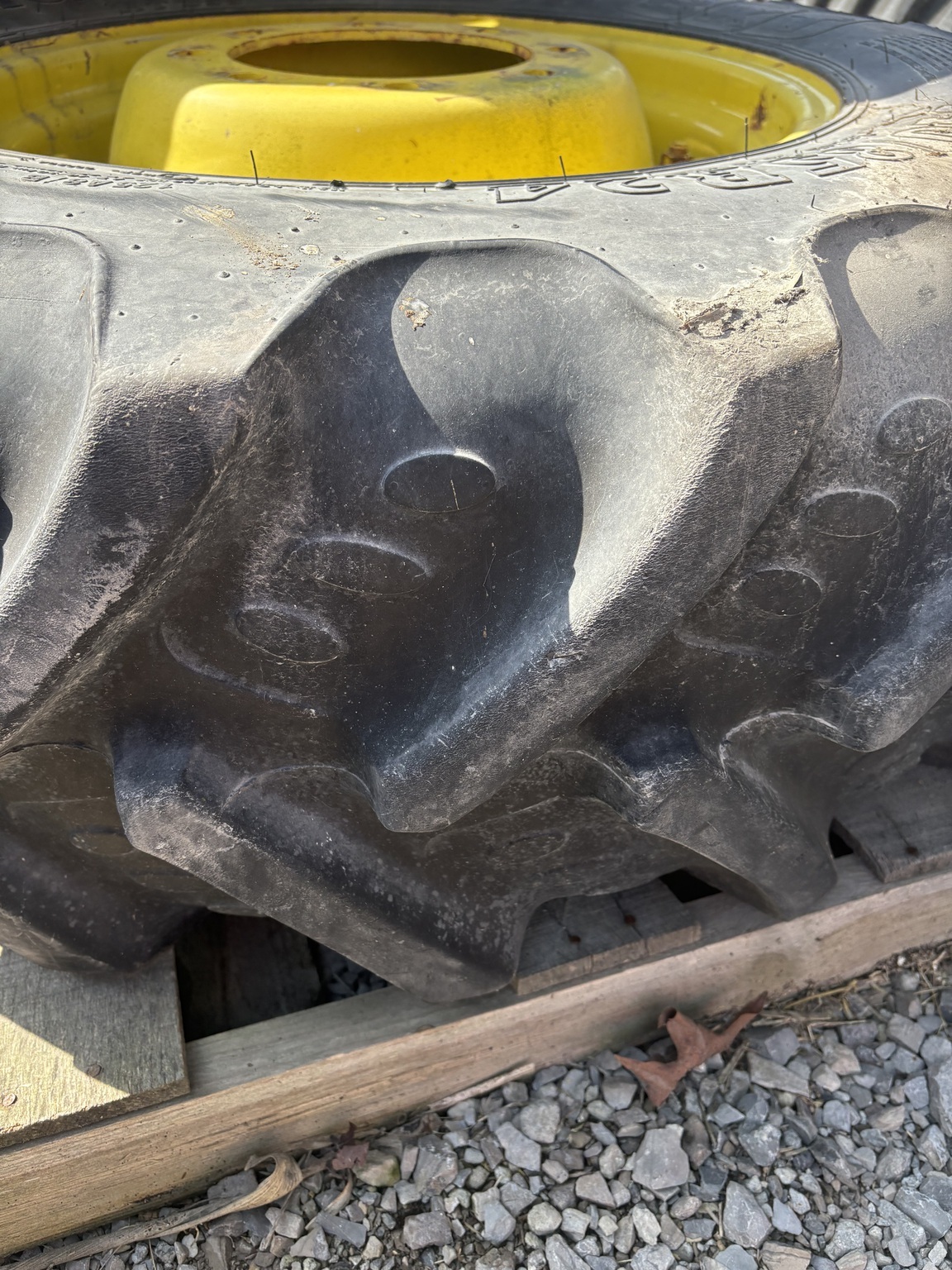  BKT 340/85R24 Wheels / Tires / Track