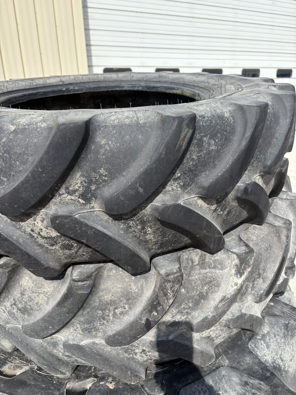  Firestone 320/85R24 Wheels / Tires / Track