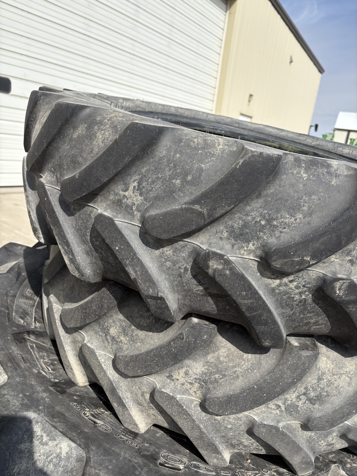  Firestone 320/85R24 Wheels / Tires / Track