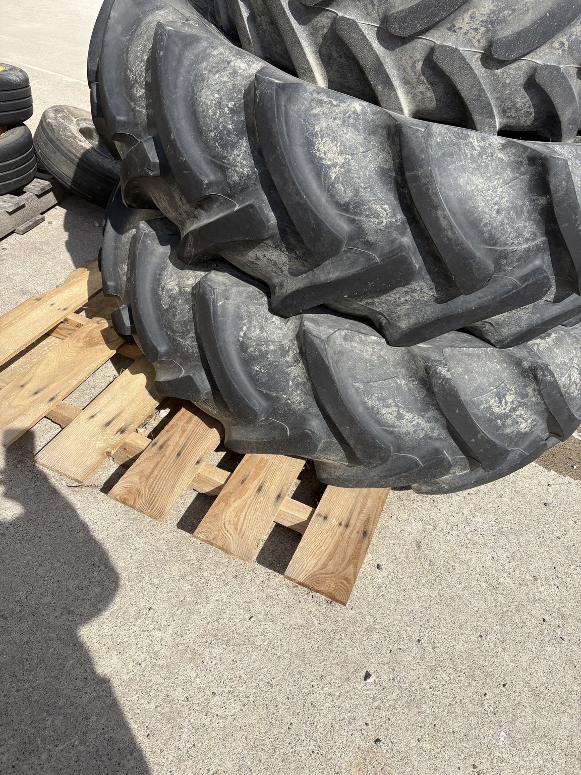  Galaxy 18.4-30 Wheels / Tires / Track