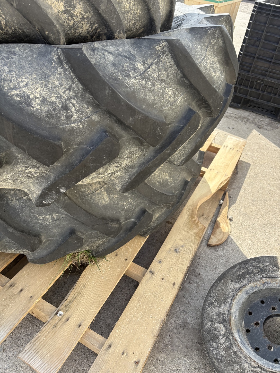  Galaxy 18.4-30 Wheels / Tires / Track