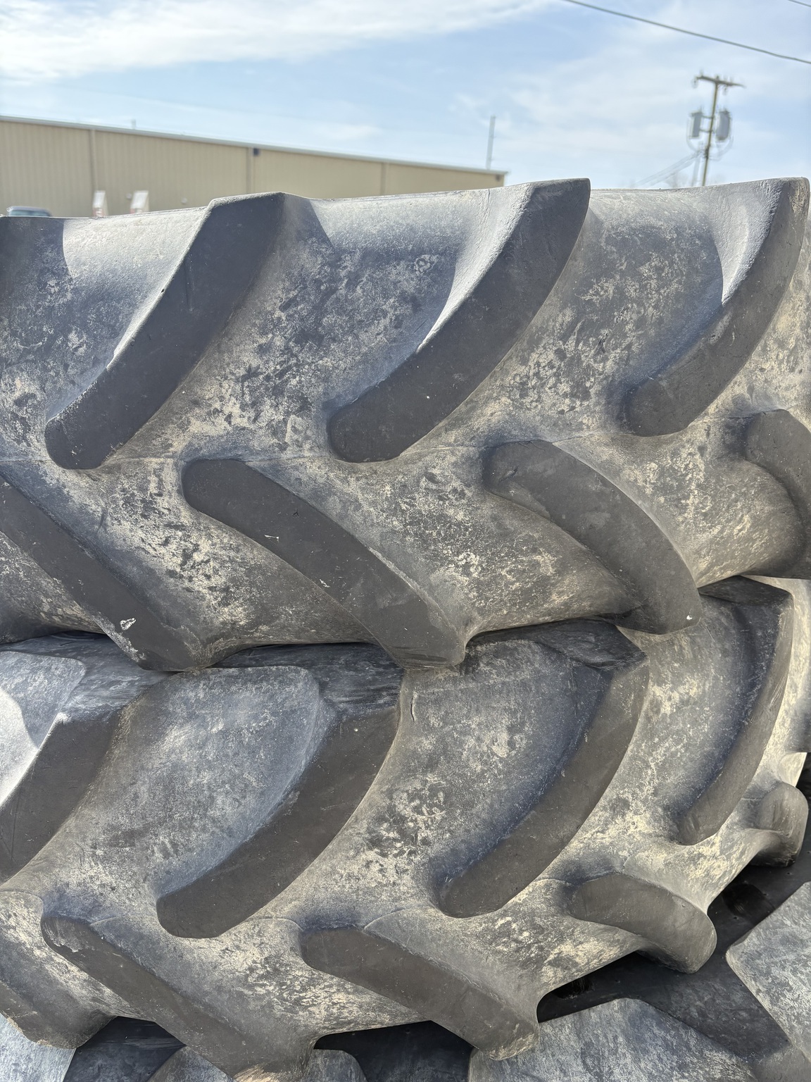  Firestone 320/85R24 Wheels / Tires / Track
