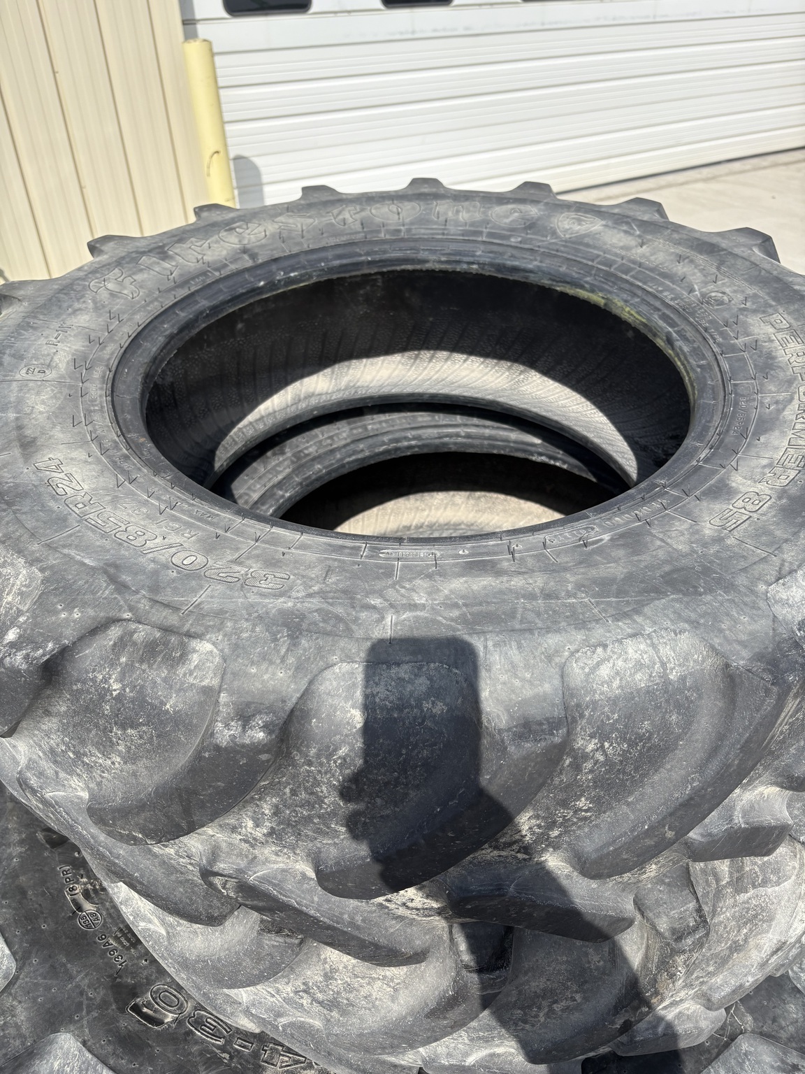  Firestone 320/85R24 Wheels / Tires / Track