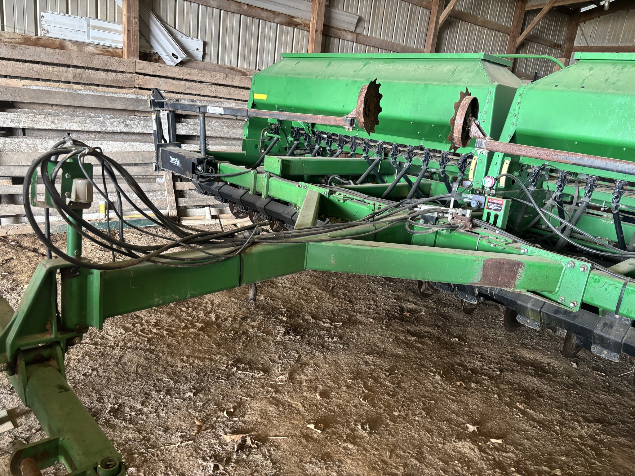 1999 John Deere 1560 Drill