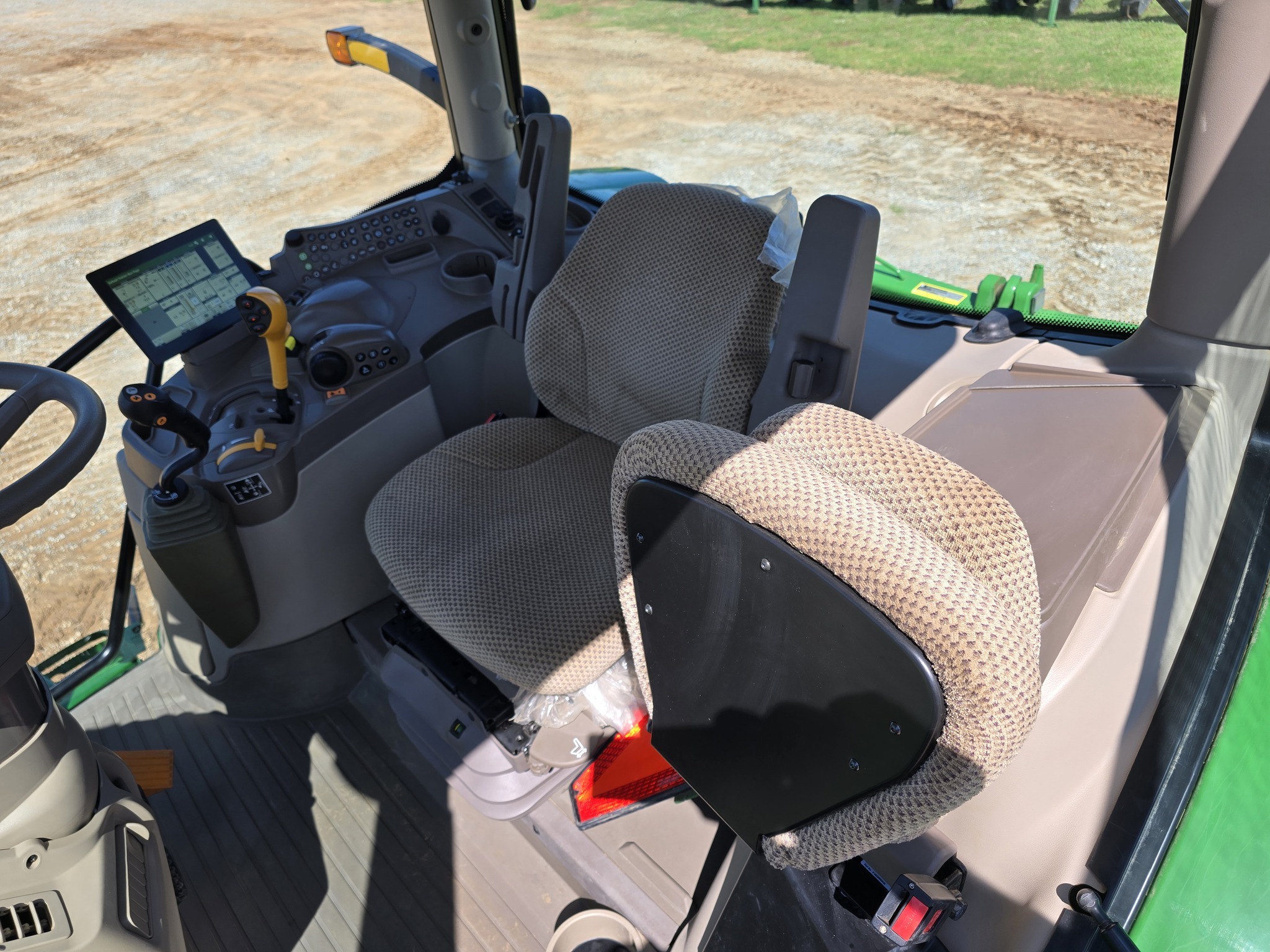 2024 John Deere 6R 195 Tractor