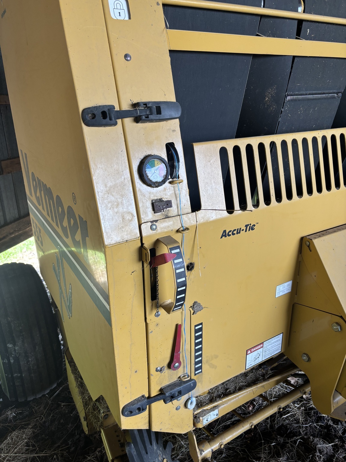 2005 Vermeer 555XL Round Baler