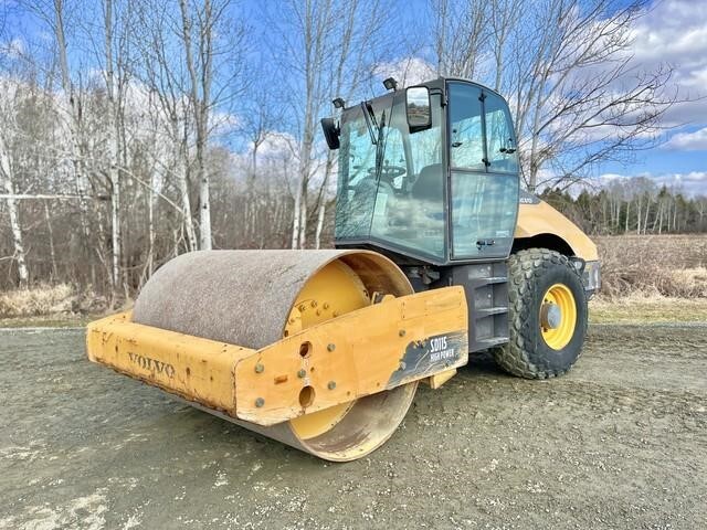 2014 Volvo SD115 Compacting and Paving
