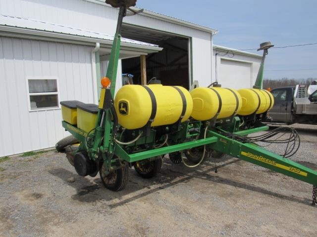 2005 John Deere 1750 Planter