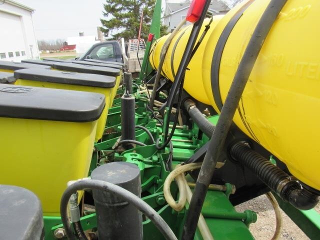 2005 John Deere 1750 Planter
