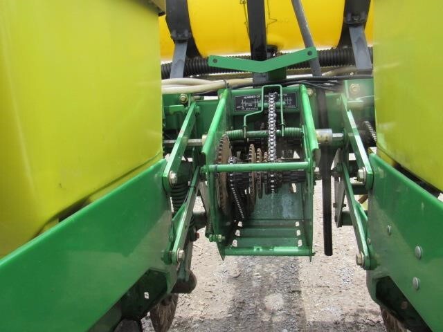 2005 John Deere 1750 Planter