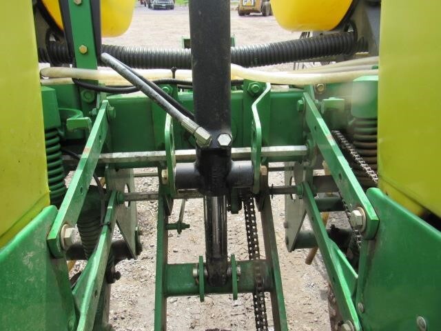 2005 John Deere 1750 Planter