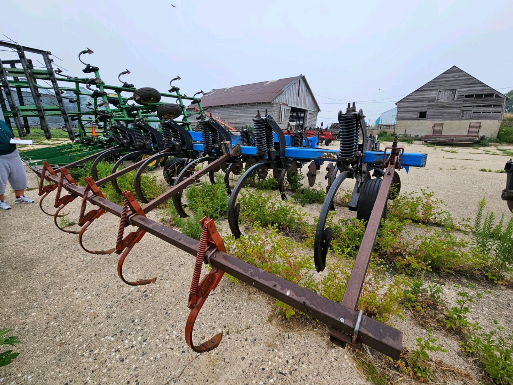  DMI Colter-Champ II Chisel Plow