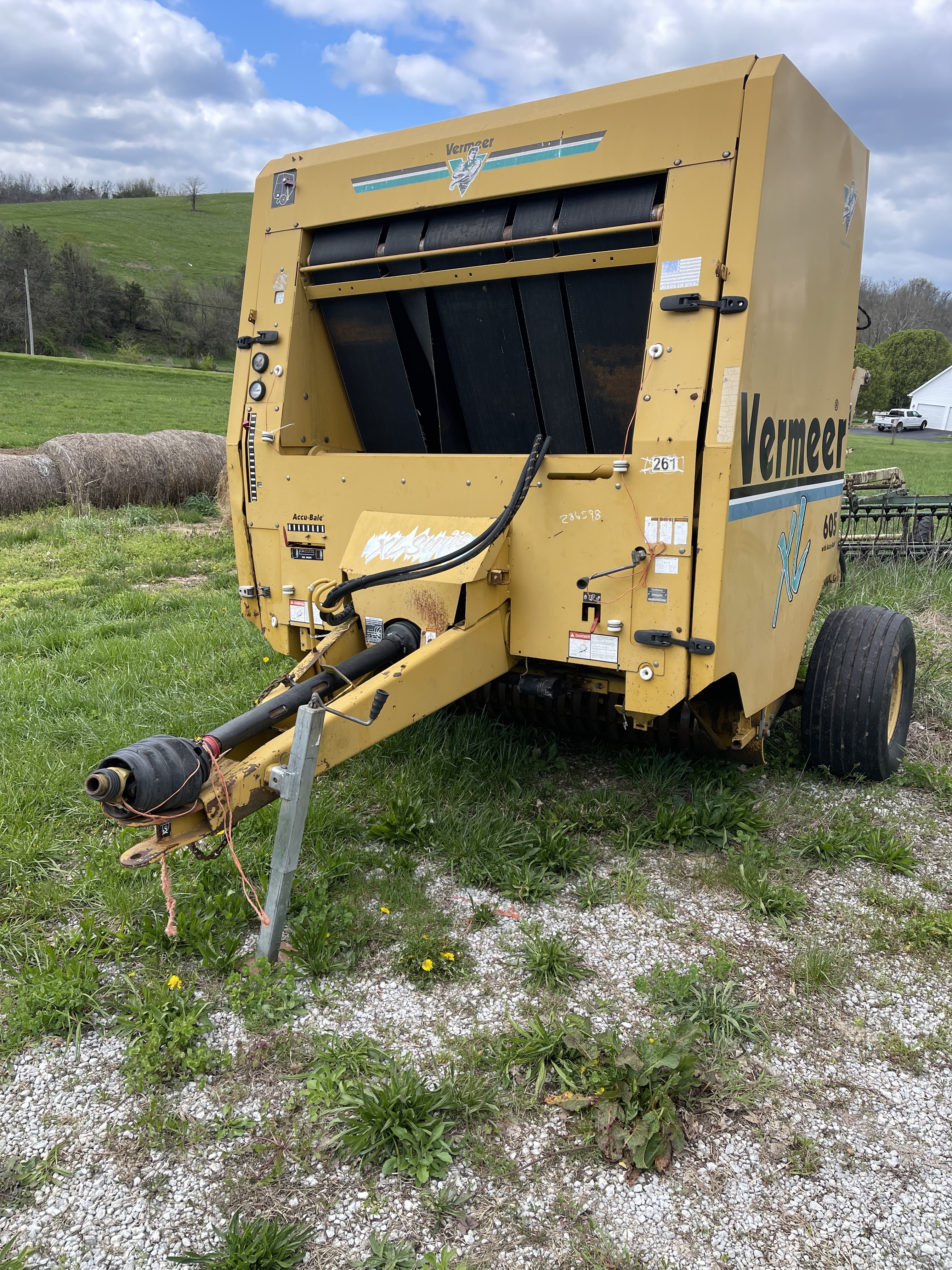2001 Vermeer 605XL Round Baler
