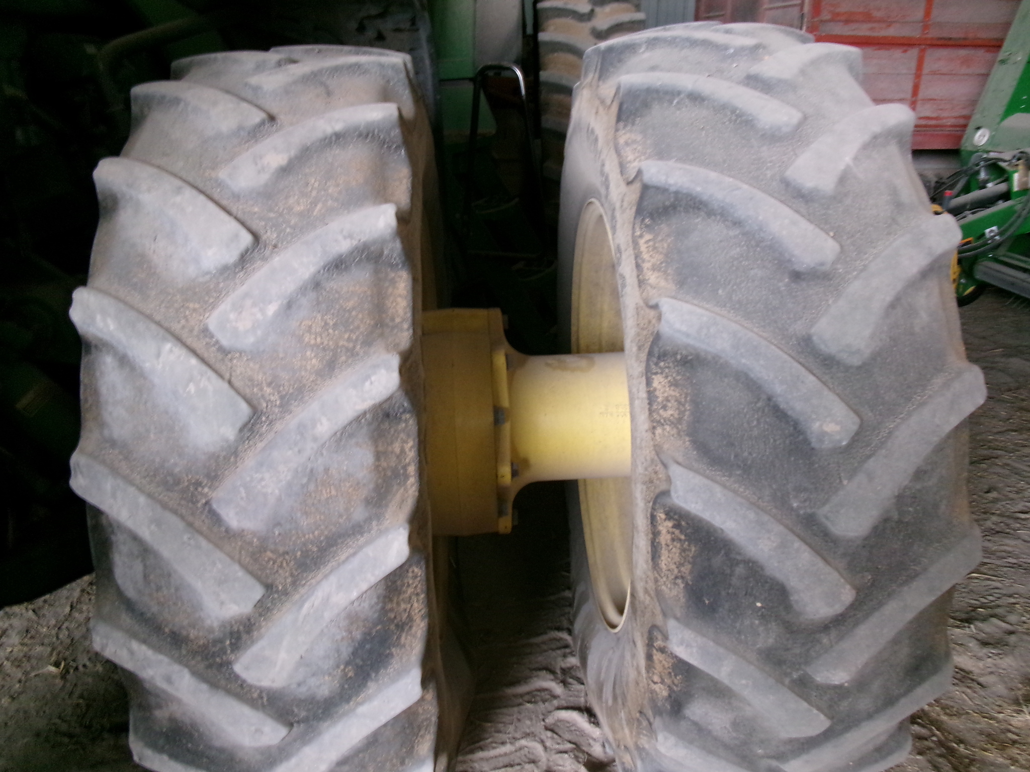 2009 John Deere 8530 Tractor