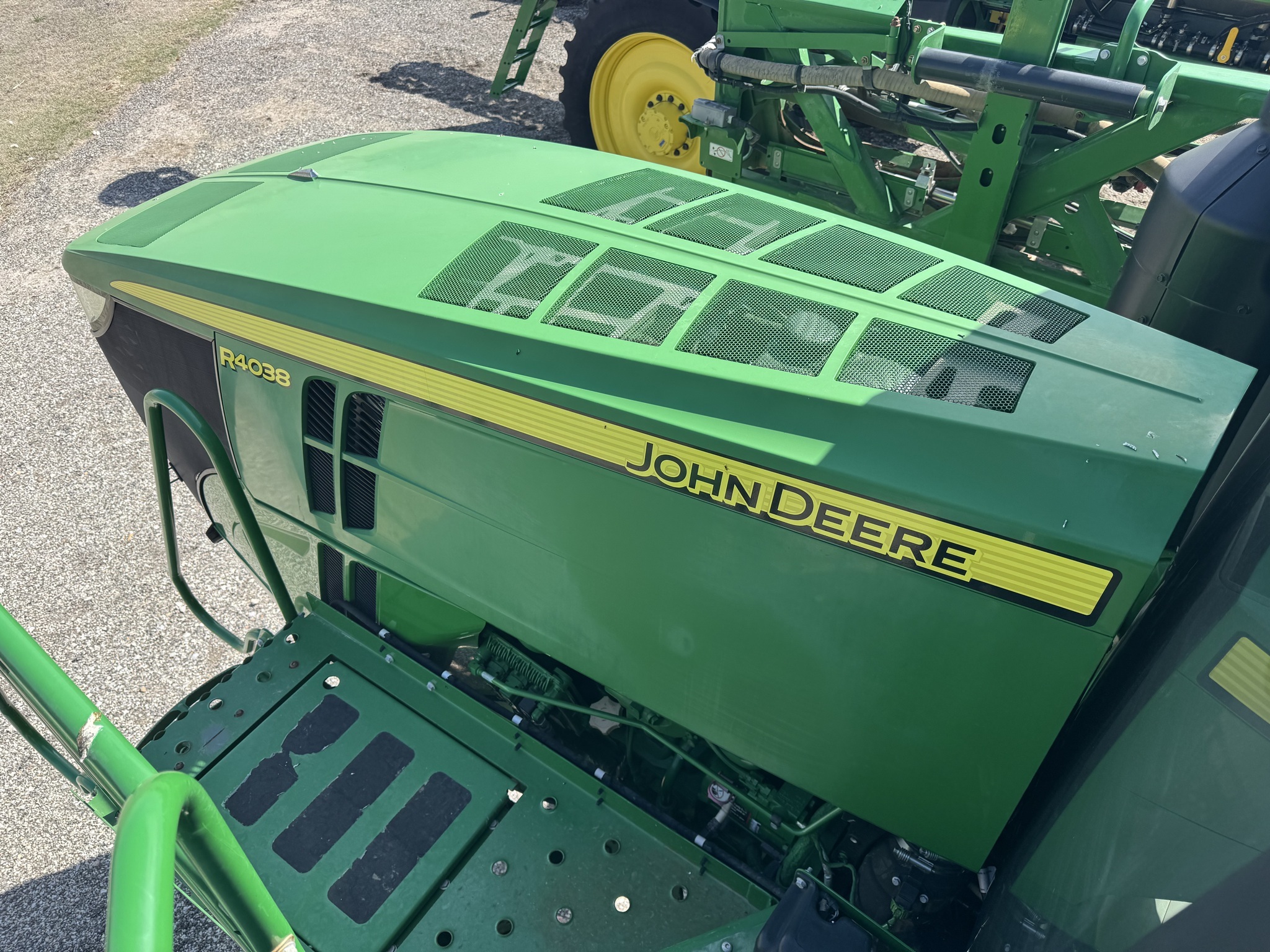 2017 John Deere R4038 Self-Propelled Sprayer