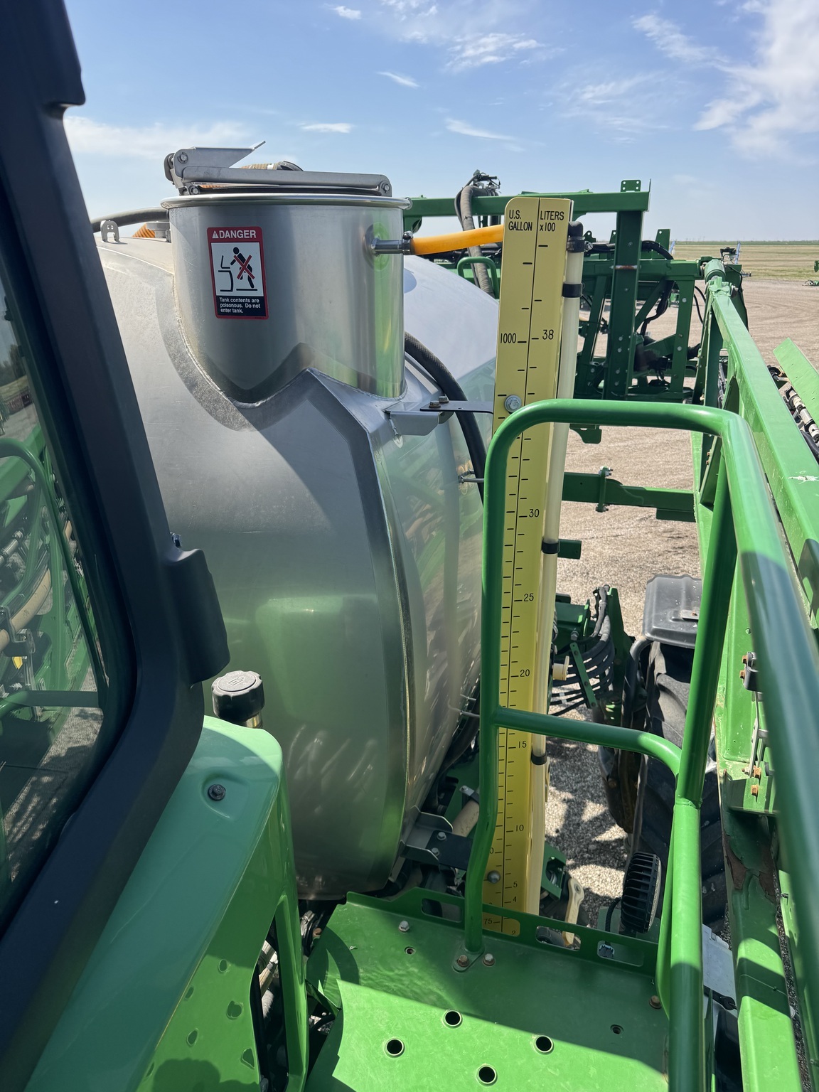 2017 John Deere R4038 Self-Propelled Sprayer