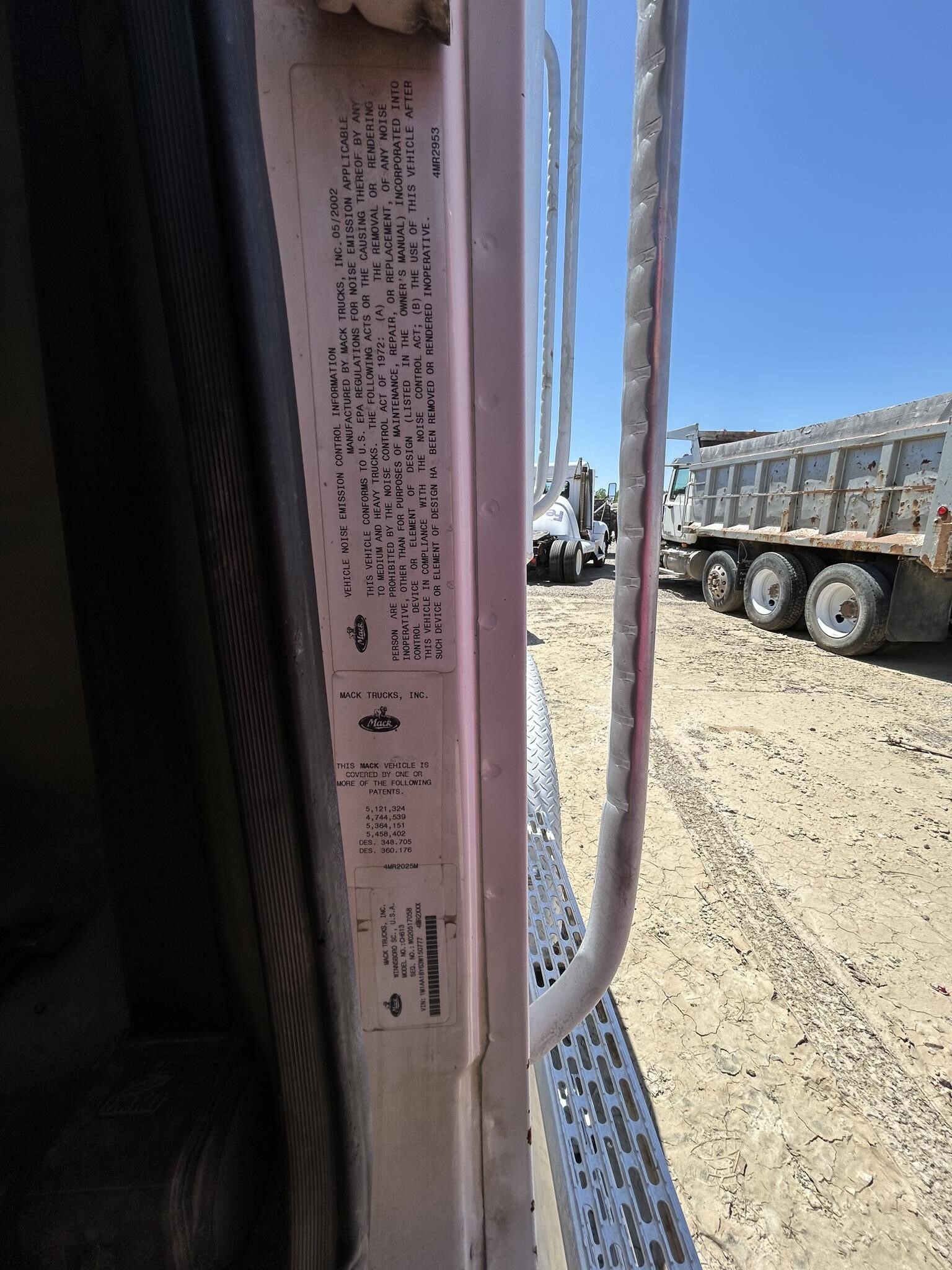 2003 Mack CH613 Semi Trucks/Trailer