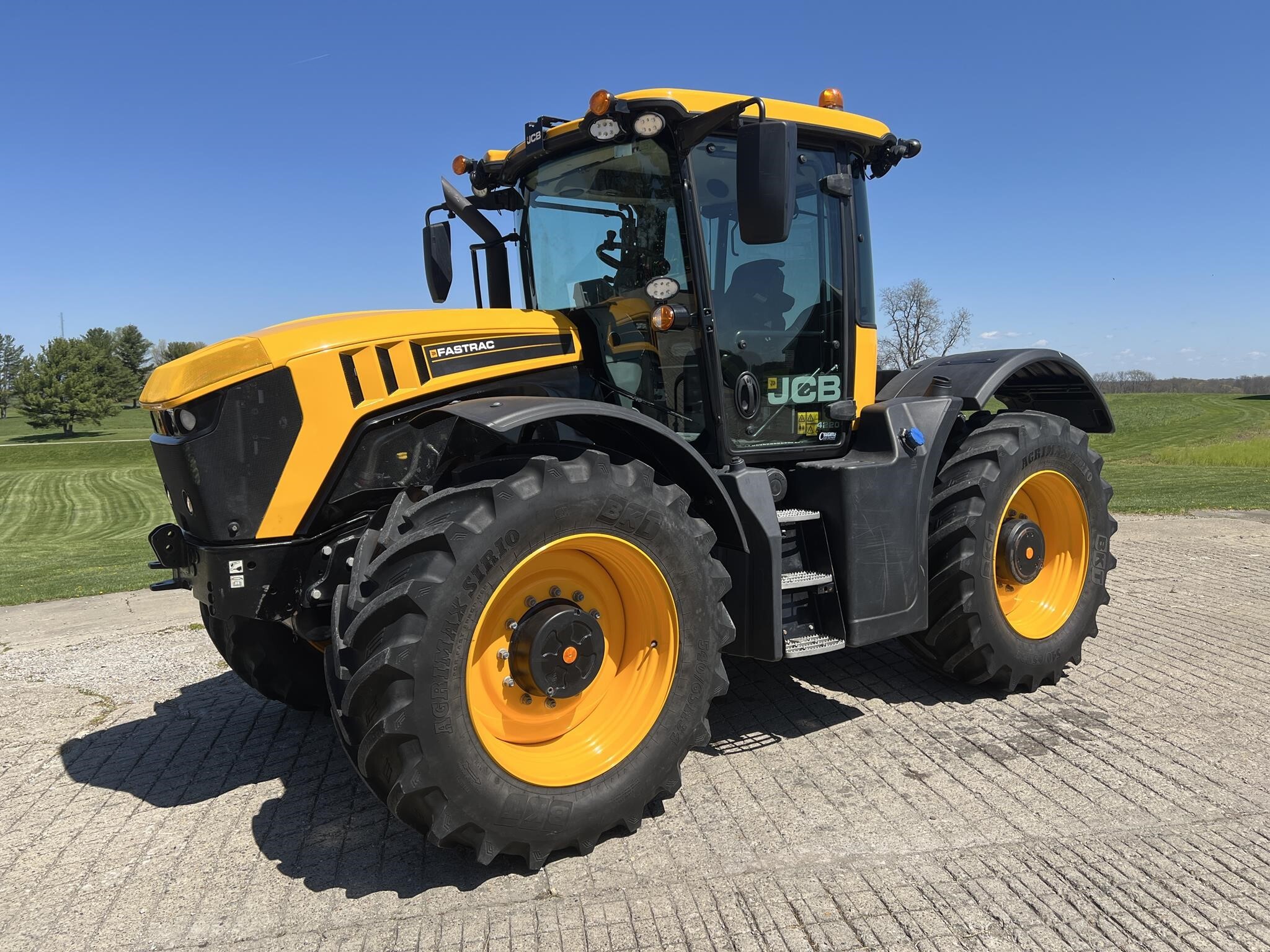 2020 JCB Fastrac 4220 Tractor