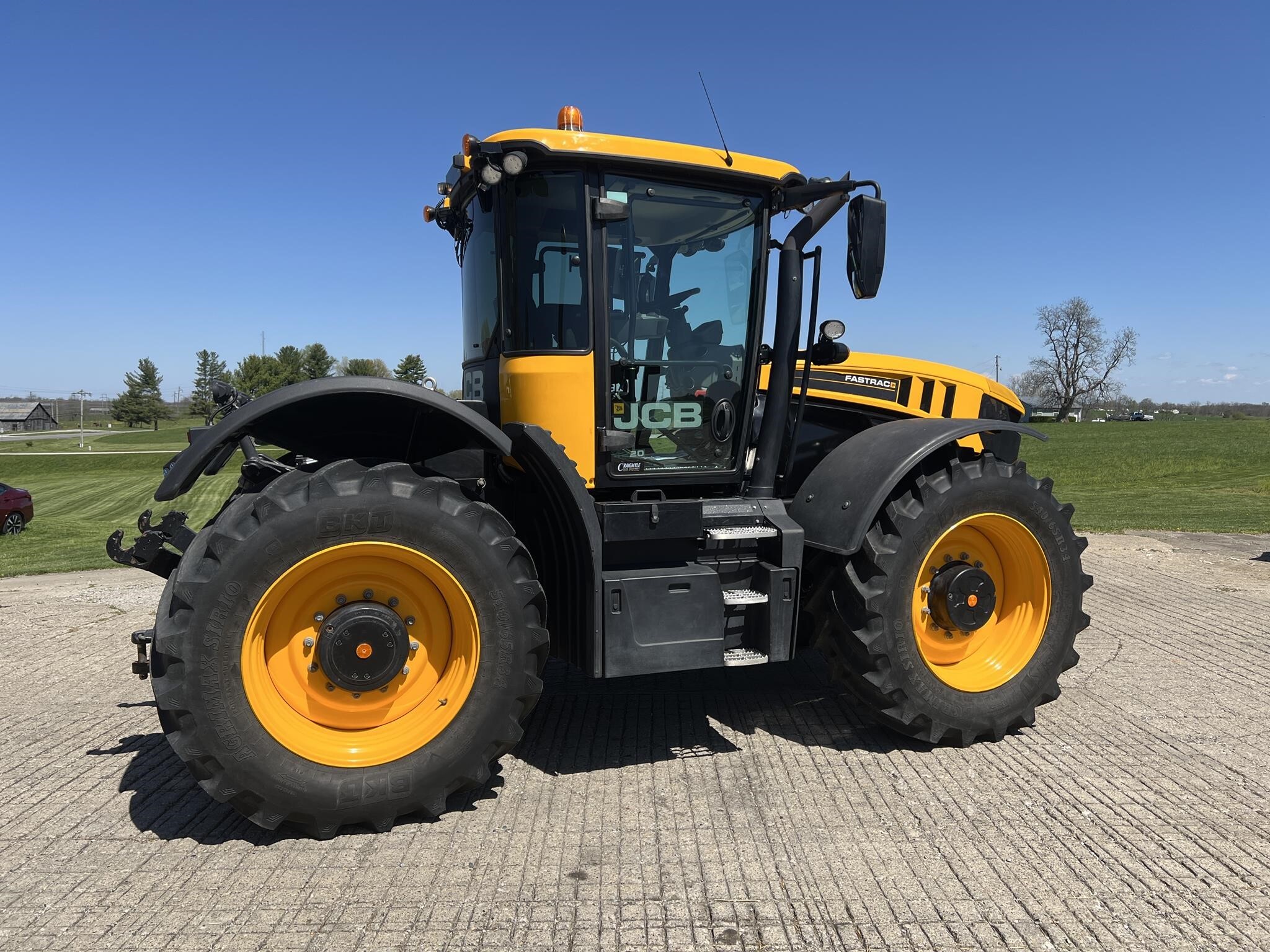 2020 JCB Fastrac 4220 Tractor