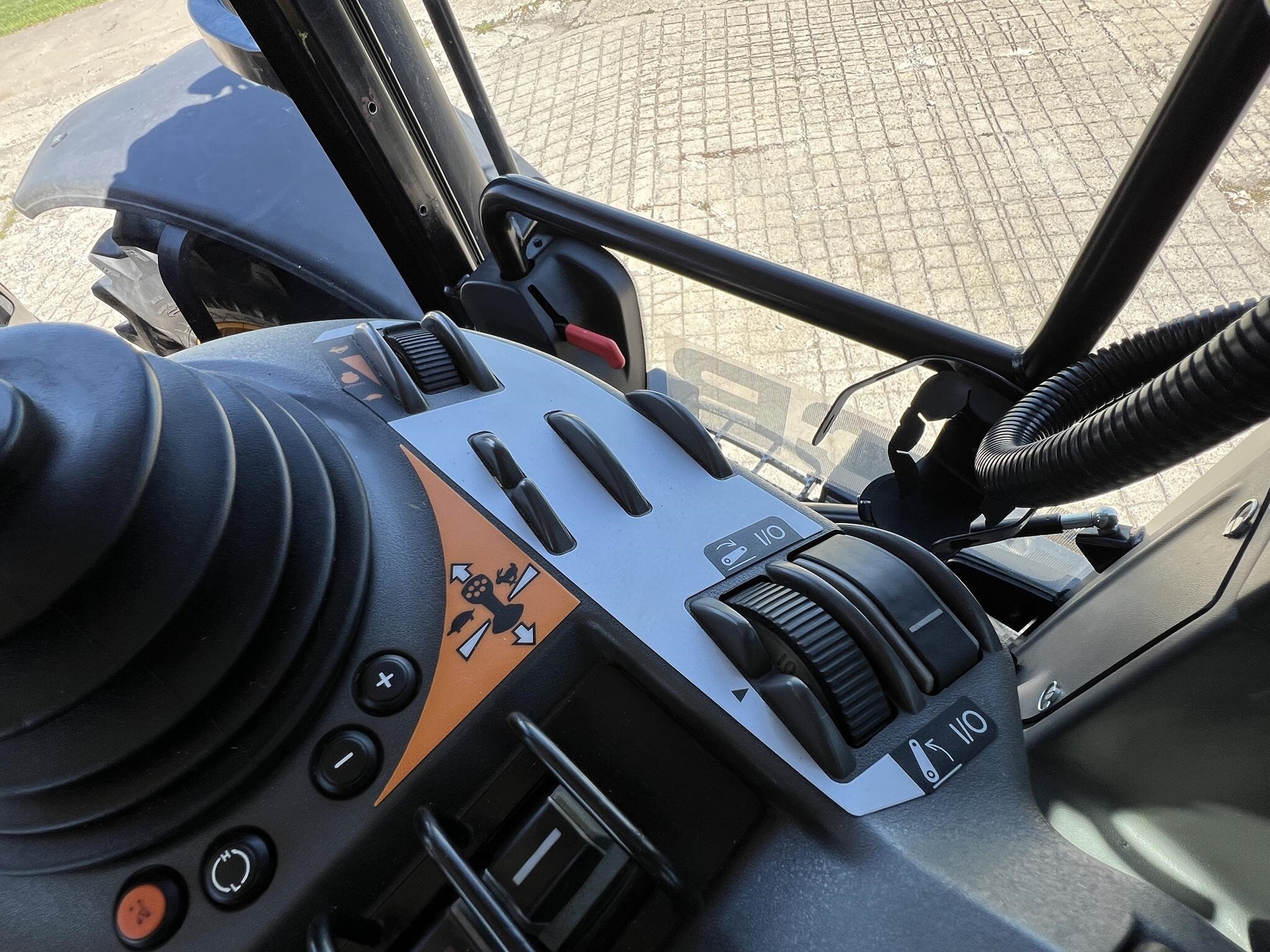 2020 JCB Fastrac 4220 Tractor