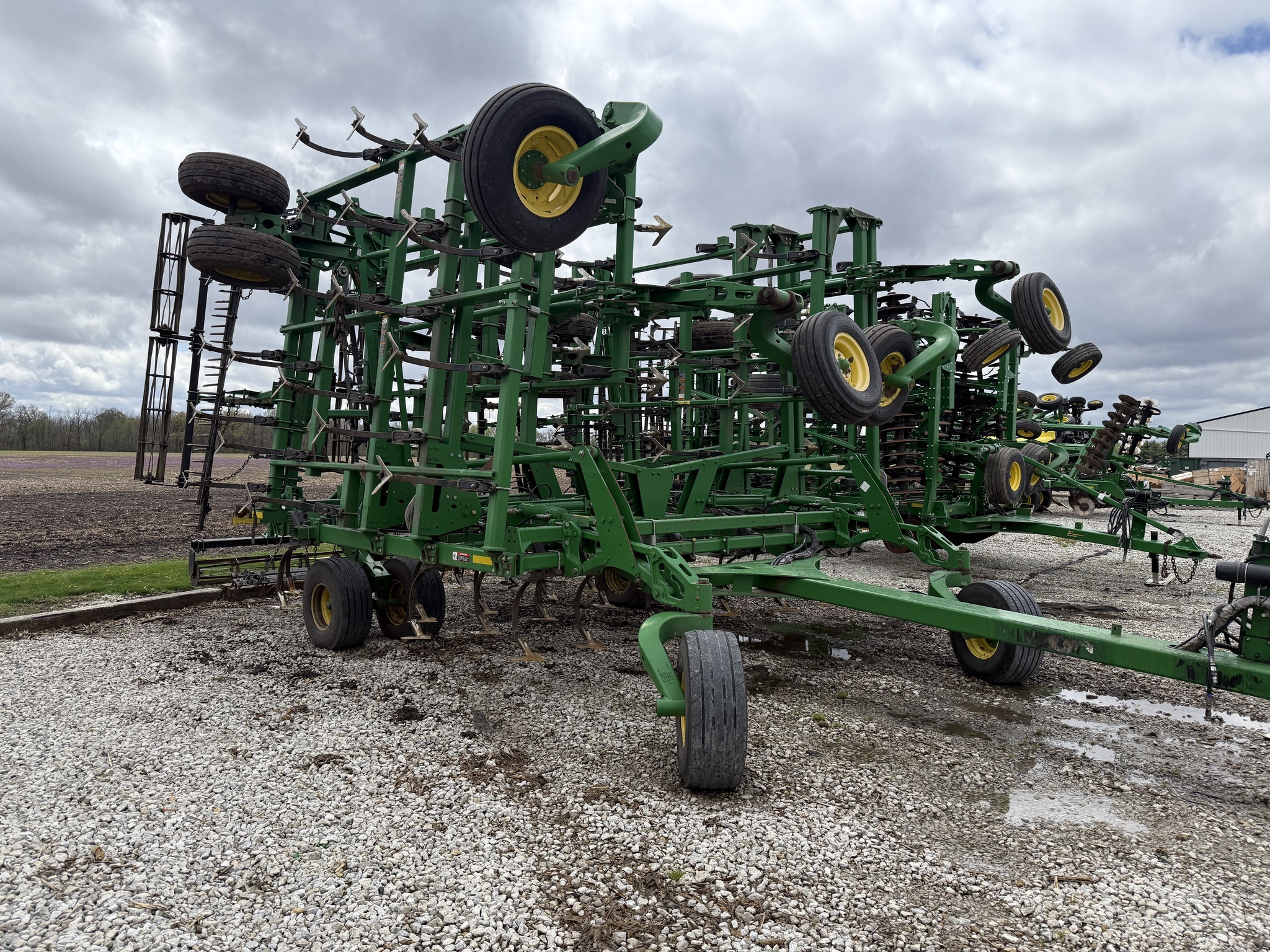 2014 John Deere 2210 Field Cultivator