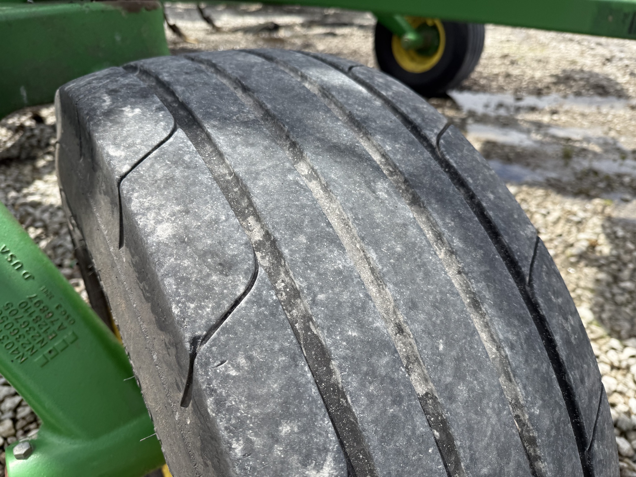 2014 John Deere 2210 Field Cultivator