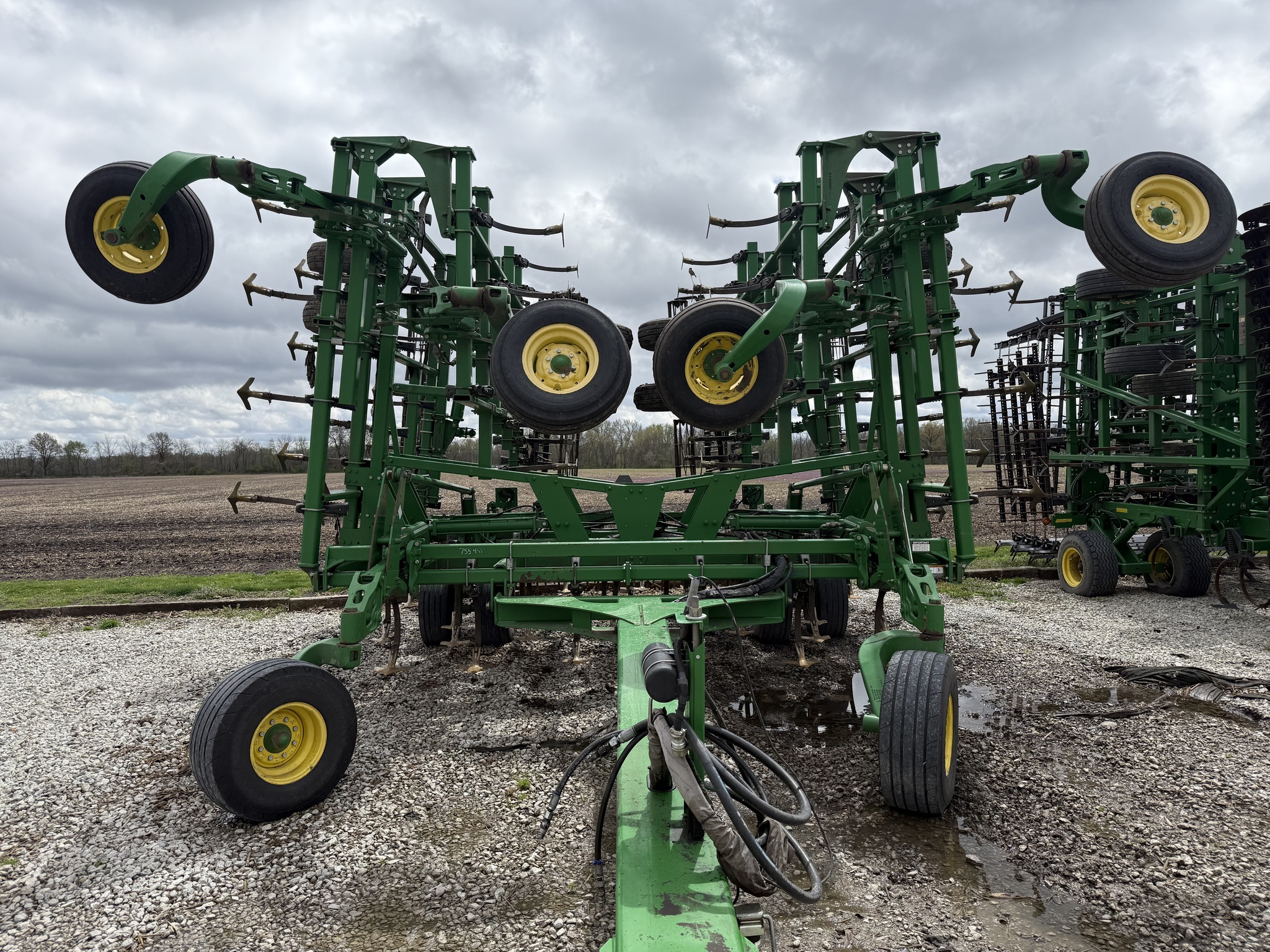 2014 John Deere 2210 Field Cultivator