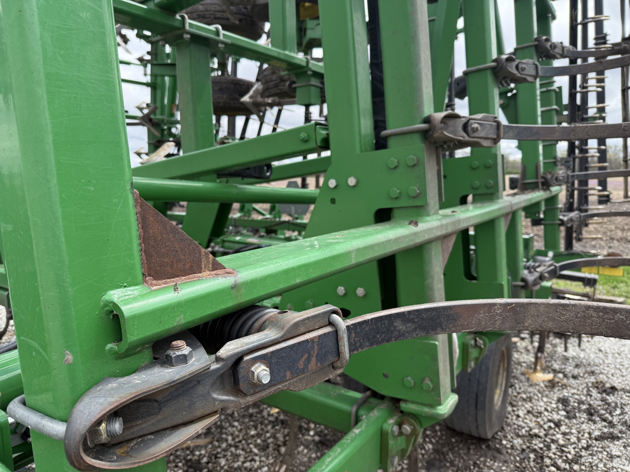 2014 John Deere 2210 Field Cultivator