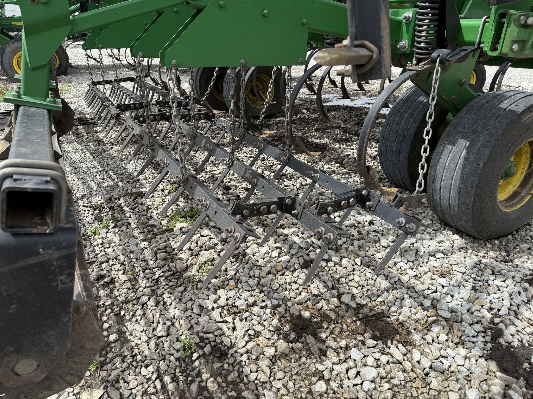 2014 John Deere 2210 Field Cultivator