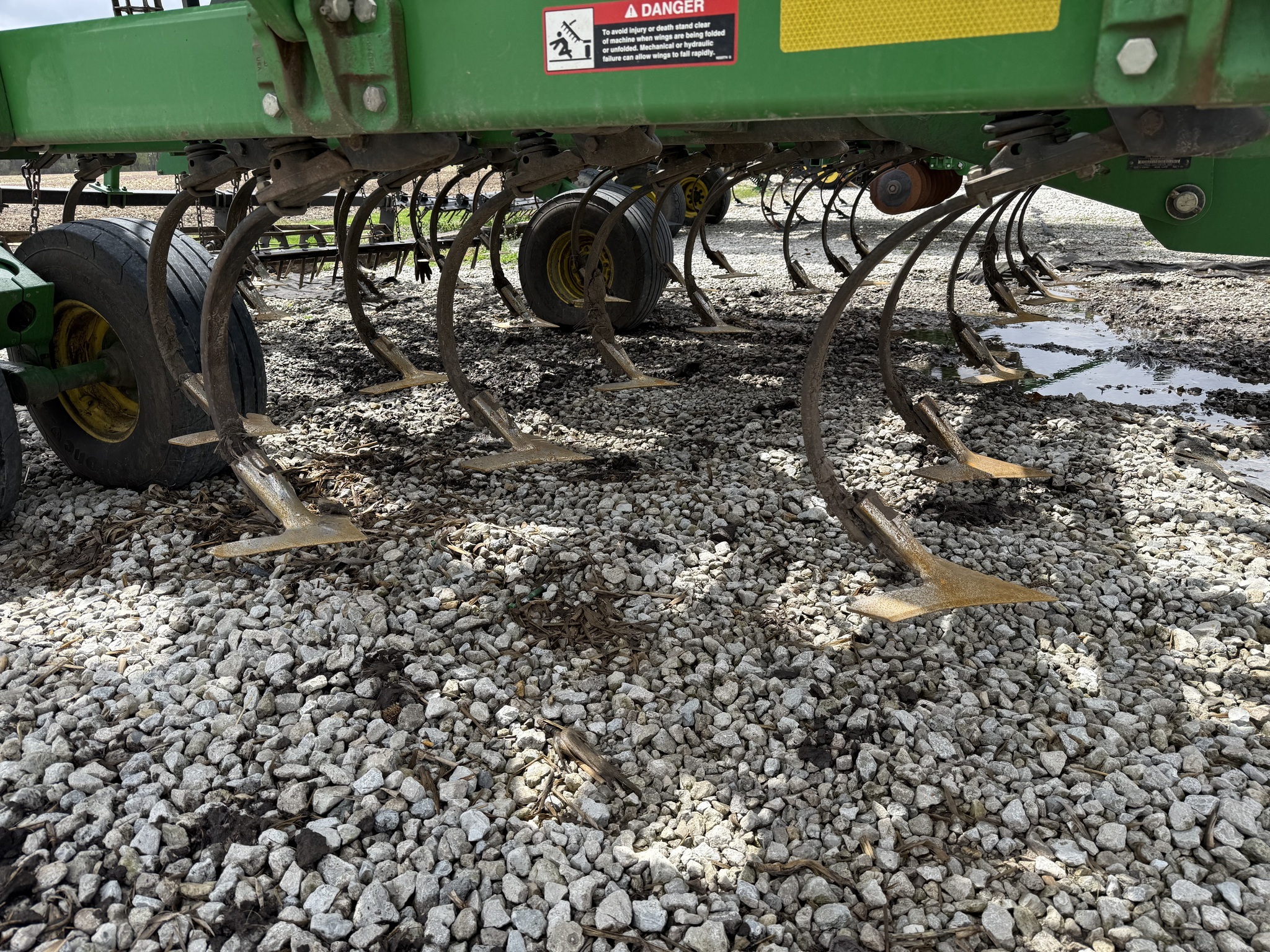 2014 John Deere 2210 Field Cultivator